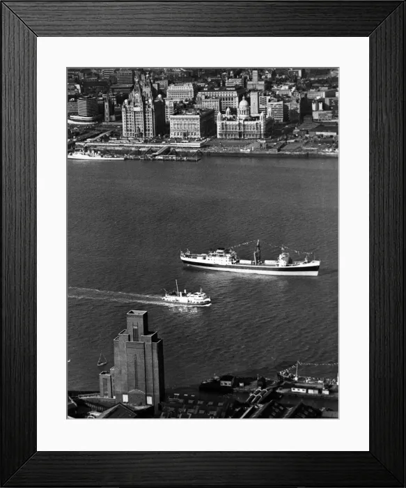 Framed Print : Queen Elizabeth II in Liverpool during her Silver Jubilee Tour Framed Print : Queen Elizabeth II in Liverpool during her Silver Jubilee Tour