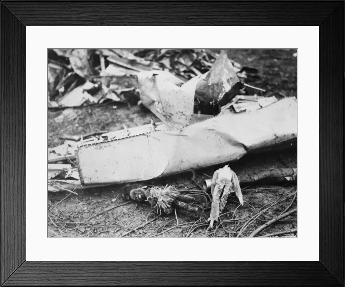 Framed Print : Clacton air crash 1940. German Heinkel He 111 crashed during a minelaying sortie Framed Print : Clacton air crash 1940. German Heinkel He 111 crashed during a minelaying sortie