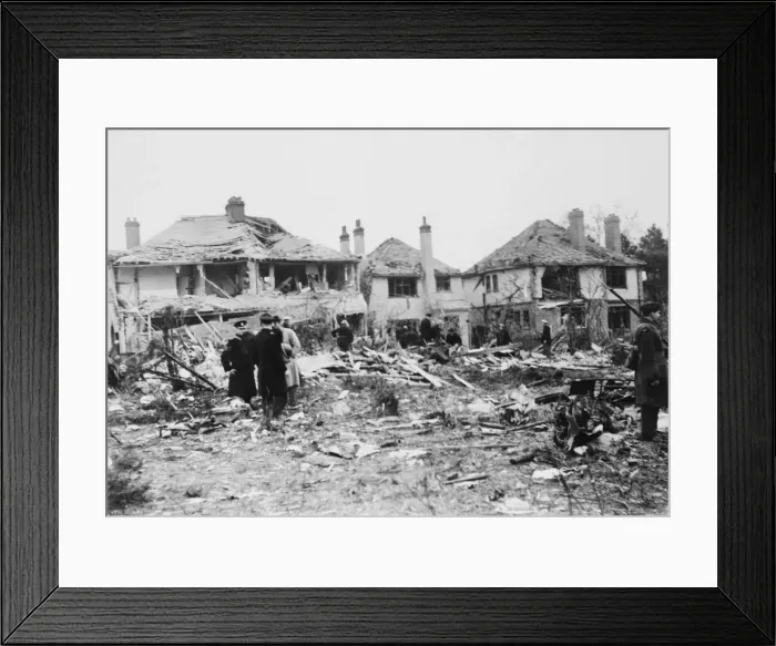 Framed Print : Clacton air crash 1940. German Heinkel He 111 crashed during a minelaying sortie Framed Print : Clacton air crash 1940. German Heinkel He 111 crashed during a minelaying sortie