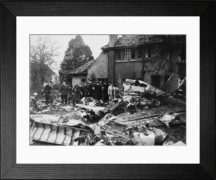 Framed Print : Clacton air crash 1940. German Heinkel He 111 crashed during a minelaying sortie Framed Print : Clacton air crash 1940. German Heinkel He 111 crashed during a minelaying sortie