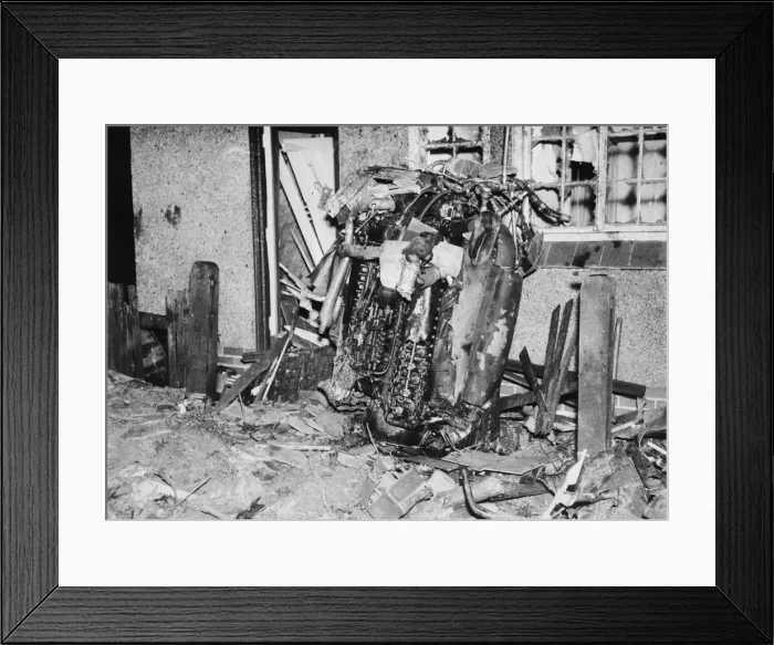 Framed Print : Clacton air crash 1940. German Heinkel He 111 crashed during a minelaying sortie Framed Print : Clacton air crash 1940. German Heinkel He 111 crashed during a minelaying sortie