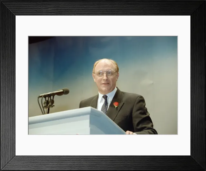 Framed Print : Labour Leader Neil Kinnock campaigns ahead of the 1992 General Election. 20th March 1992 Framed Print : Labour Leader Neil Kinnock campaigns ahead of the 1992 General Election. 20th March 1992