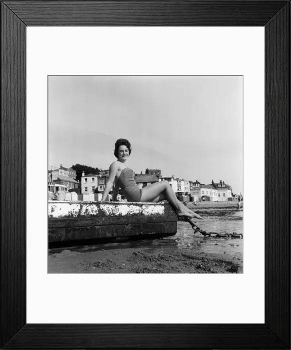 Framed Print : Yvonne MacKenzie, aged 19, who lives in Broadstairs is the reigning Miss Broadstairs