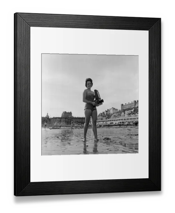 Framed Print : Yvonne MacKenzie, aged 19, who lives in Broadstairs is the reigning Miss Broadstairs
