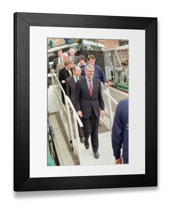 Framed Print : Prime Minister John Major in Bristol, during the general election campaign Framed Print : Prime Minister John Major in Bristol, during the general election campaign