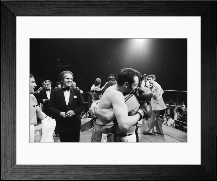 Framed Print : Alan Minter vs Vito Antuofermo for the WBA, WBC, The Ring Framed Print : Alan Minter vs Vito Antuofermo for the WBA, WBC, The Ring