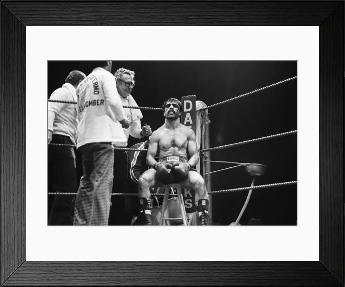 Framed Print : Alan Minter vs Vito Antuofermo for the WBA, WBC, The Ring Framed Print : Alan Minter vs Vito Antuofermo for the WBA, WBC, The Ring