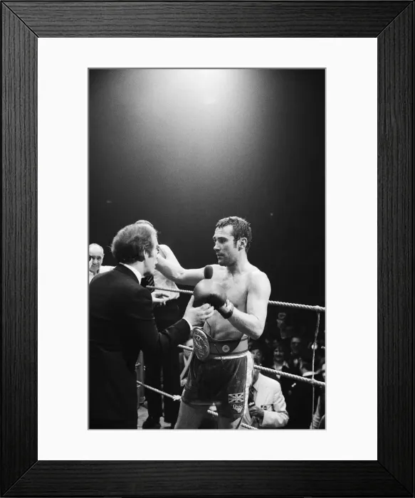 Framed Print : Alan Minter vs Vito Antuofermo for the WBA, WBC, The Ring Framed Print : Alan Minter vs Vito Antuofermo for the WBA, WBC, The Ring