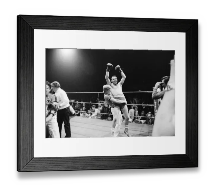 Framed Print : Alan Minter vs Vito Antuofermo for the WBA, WBC, The Ring