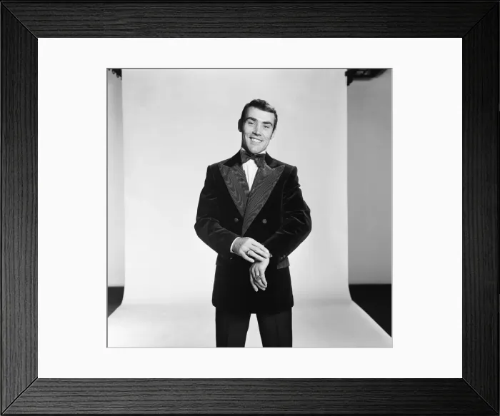 Framed Print : Alan Minter (born 17 August 1951) is a British former professional boxer who competed Framed Print : Alan Minter (born 17 August 1951) is a British former professional boxer who competed