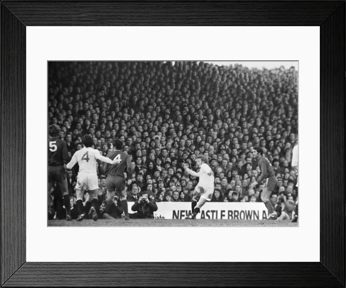 Framed Print : Middlesbrough 0 v Manchester United 3. FA Cup 5th round replay at Ayresome Park Framed Print : Middlesbrough 0 v Manchester United 3. FA Cup 5th round replay at Ayresome Park