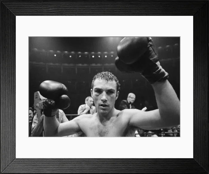 Framed Print : Alan Minter vs Kevin Finnegan, British middleweight title fight at The Royal Albert Hall Framed Print : Alan Minter vs Kevin Finnegan, British middleweight title fight at The Royal Albert Hall