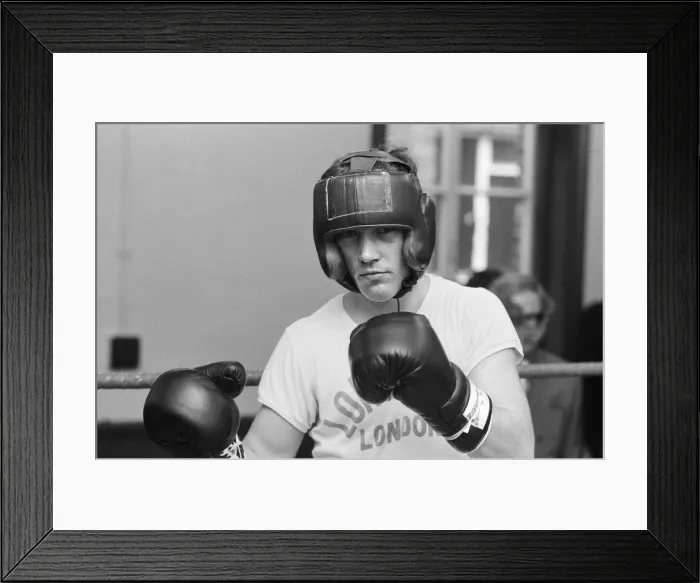Framed Print : Alan Minter (born 17 August 1951) is a British former professional boxer who competed Framed Print : Alan Minter (born 17 August 1951) is a British former professional boxer who competed