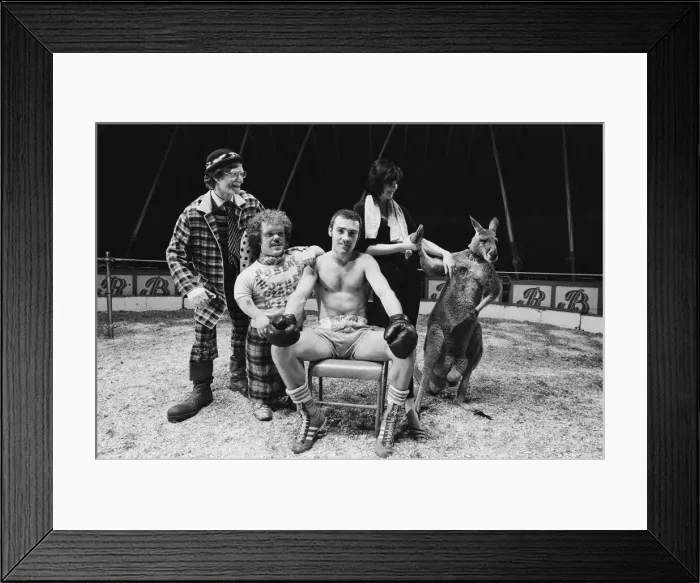 Framed Print : Alan Minter (born 17 August 1951) is a British former professional boxer who competed Framed Print : Alan Minter (born 17 August 1951) is a British former professional boxer who competed