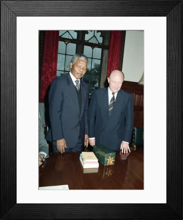 Framed Print : Leader of the Labour party Neil Kinnock meets Nelson Mandela. 4th July 1990
