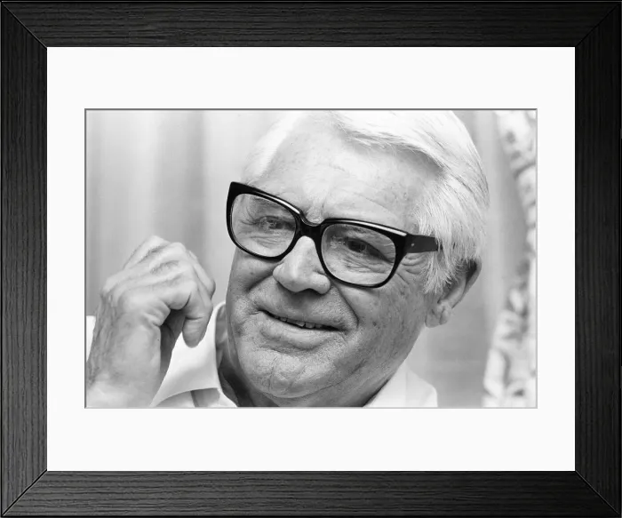 Framed Print : Cary Grant, interview with Sunday Mirror Journalist Eve Pollard Framed Print : Cary Grant, interview with Sunday Mirror Journalist Eve Pollard