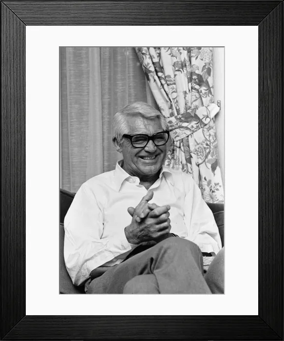 Framed Print : Cary Grant, interview with Sunday Mirror Journalist Eve Pollard Framed Print : Cary Grant, interview with Sunday Mirror Journalist Eve Pollard