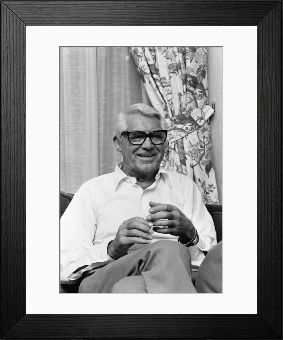 Framed Print : Cary Grant, interview with Sunday Mirror Journalist Eve Pollard