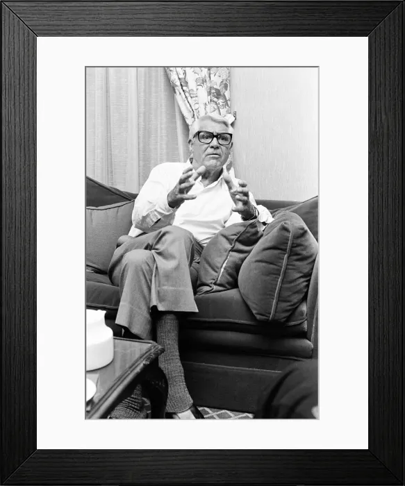 Framed Print : Cary Grant, interview with Sunday Mirror Journalist Eve Pollard Framed Print : Cary Grant, interview with Sunday Mirror Journalist Eve Pollard
