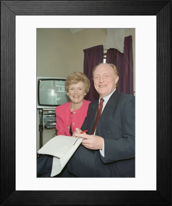 Framed Print : Labour leader Neil Kinnock receives the results of the 1992 General Election alongside