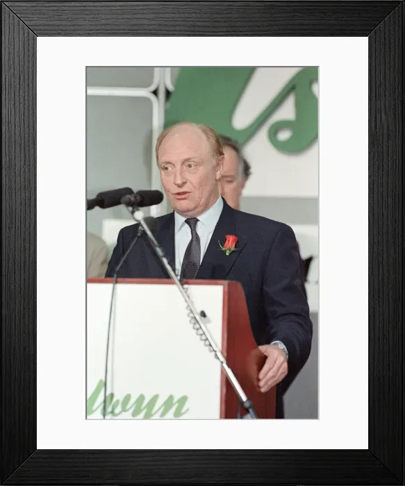 Framed Print : Labour leader Neil Kinnock receives the results of the 1992 General Election Framed Print : Labour leader Neil Kinnock receives the results of the 1992 General Election