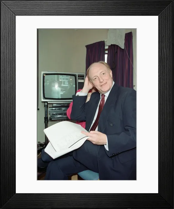Framed Print : Labour leader Neil Kinnock receives the results of the 1992 General Election