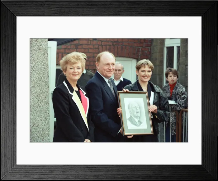 Framed Print : Labour leader Neil Kinnock and his wife Glenys cast their votes at Pontllanfraith Framed Print : Labour leader Neil Kinnock and his wife Glenys cast their votes at Pontllanfraith