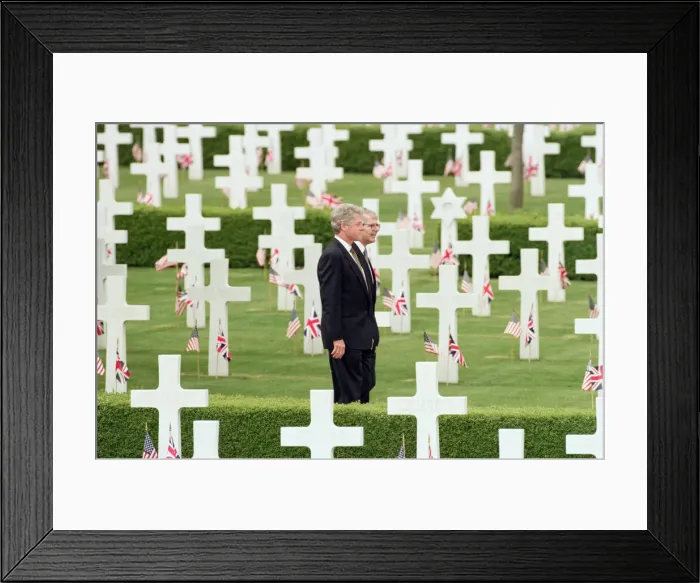 Framed Print : Prime Minister John Major, and US President Bill Clinton walking through the American Framed Print : Prime Minister John Major, and US President Bill Clinton walking through the American