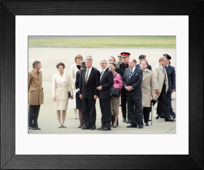 Framed Print : US President Bill Clinton is met at RAF Mildenhall, Suffolk Framed Print : US President Bill Clinton is met at RAF Mildenhall, Suffolk