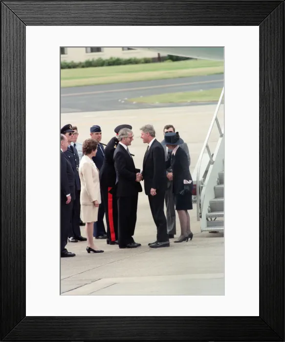 Framed Print : US President Bill Clinton is met at RAF Mildenhall, Suffolk Framed Print : US President Bill Clinton is met at RAF Mildenhall, Suffolk