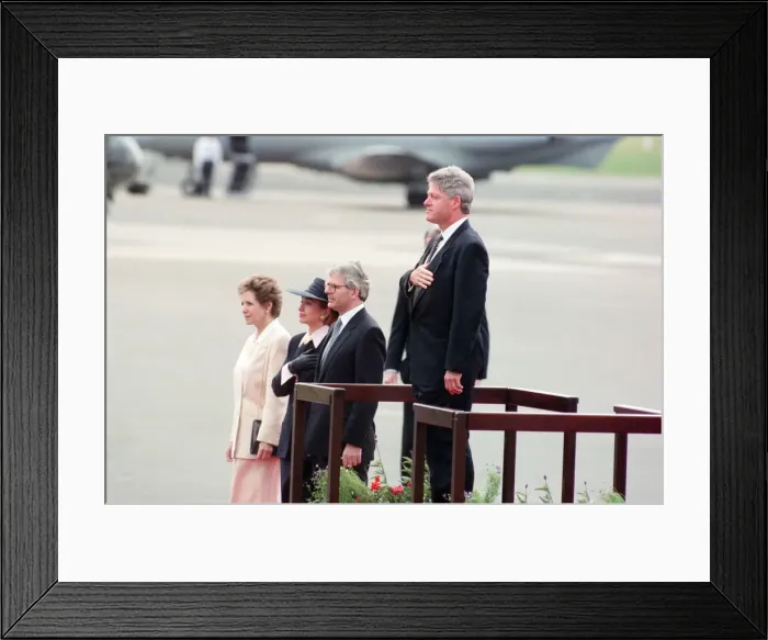 Framed Print : US President Bill Clinton is met at RAF Mildenhall, Suffolk Framed Print : US President Bill Clinton is met at RAF Mildenhall, Suffolk