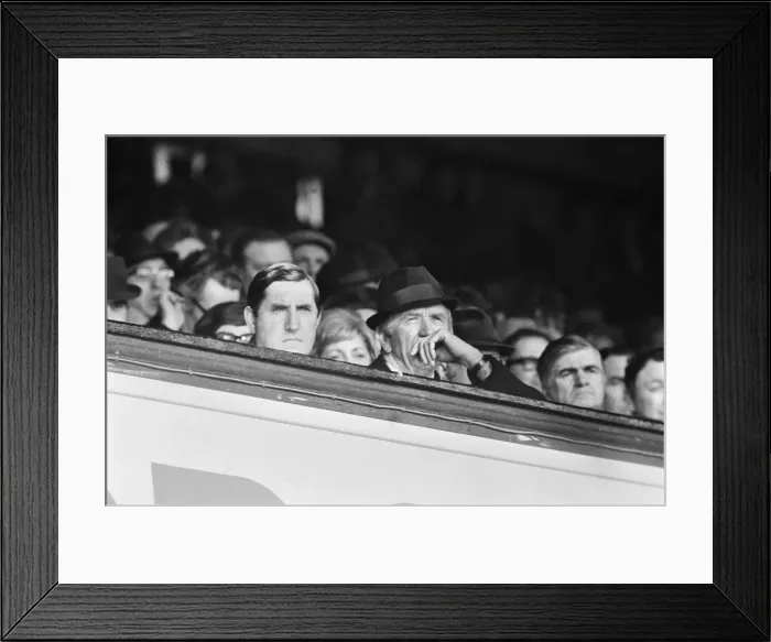 Framed Print : Middlesbrough 0 v Manchester United 3. FA Cup 5th round replay at Ayresome Park Framed Print : Middlesbrough 0 v Manchester United 3. FA Cup 5th round replay at Ayresome Park