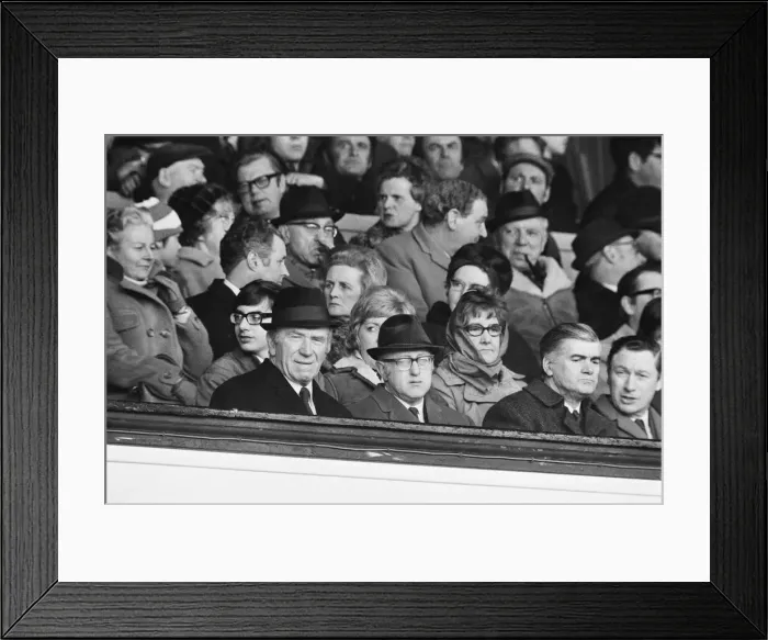 Framed Print : Middlesbrough 0 v Manchester United 3. FA Cup 5th round replay at Ayresome Park Framed Print : Middlesbrough 0 v Manchester United 3. FA Cup 5th round replay at Ayresome Park