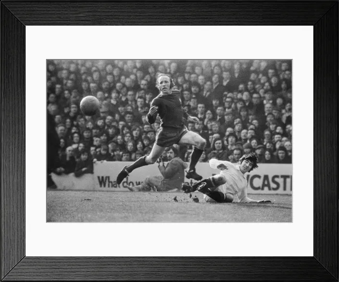 Framed Print : Middlesbrough 0 v Manchester United 3. FA Cup 5th round replay at Ayresome Park Framed Print : Middlesbrough 0 v Manchester United 3. FA Cup 5th round replay at Ayresome Park