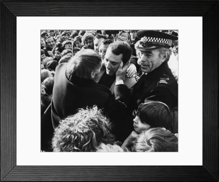 Framed Print : Alan Minter (born 17 August 1951) is a British former professional boxer who competed Framed Print : Alan Minter (born 17 August 1951) is a British former professional boxer who competed