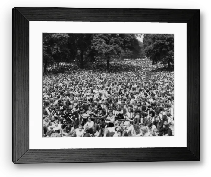 Framed Print : The Rolling Stones perform a free concert at Hyde Park, London Framed Print : The Rolling Stones perform a free concert at Hyde Park, London