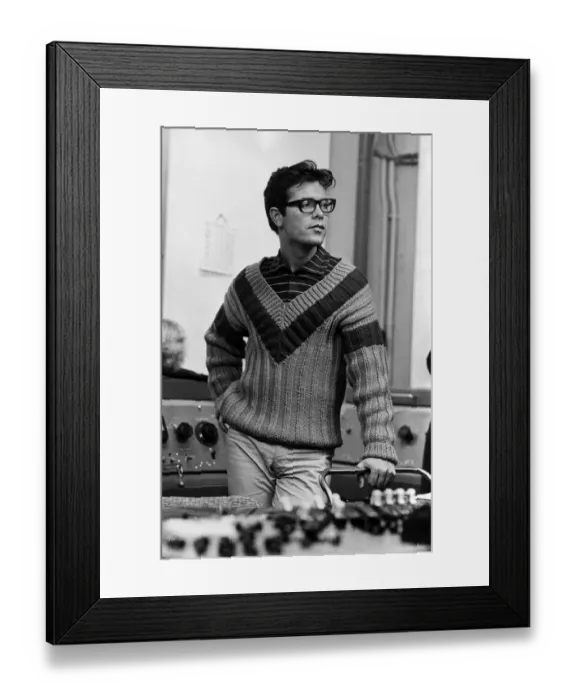 Framed Print : CLIFF RICHARD AT E. M. I. STUDIOs IN ST. JOHNs WOOD, LONDON Framed Print : CLIFF RICHARD AT E. M. I. STUDIOs IN ST. JOHNs WOOD, LONDON