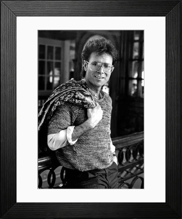 Framed Print : Cliff Richard sitting in a church - 29th July 1987 Framed Print : Cliff Richard sitting in a church - 29th July 1987