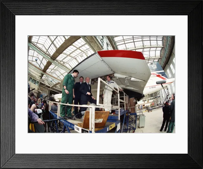 Framed Print : Labour leader Neil Kinnock visits the British Airways training centre at Heathrow Airport