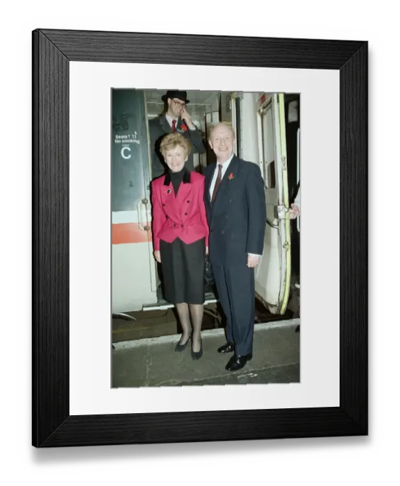 Framed Print : Labour leader Neil Kinnock and his wife Glenys on the campaign trail ahead of the 1992