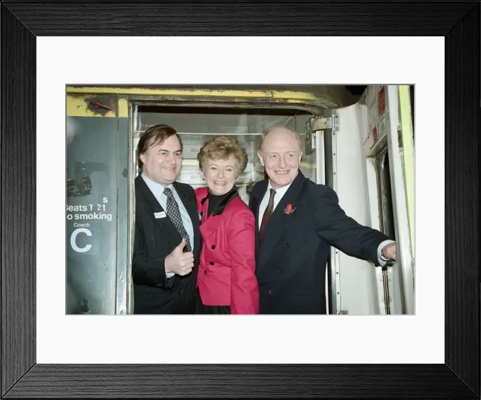 Framed Print : Labour leader Neil Kinnock and his wife Glenys on the campaign trail ahead of the 1992