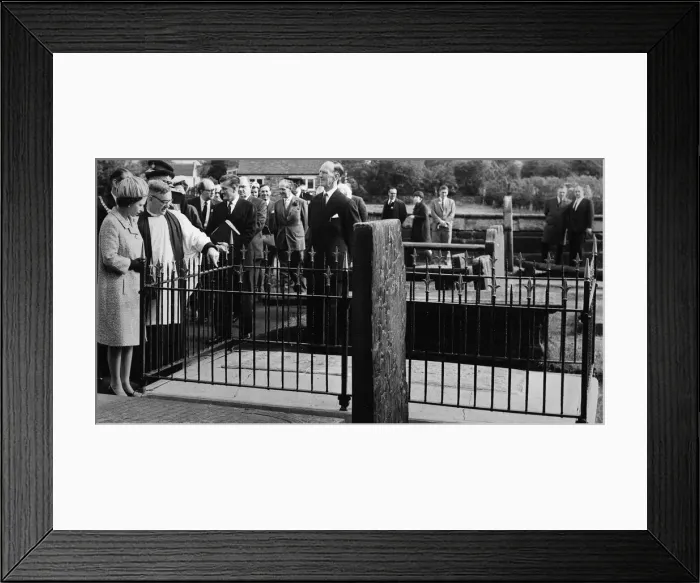 Framed Print : Queen Elizabeth II during the Royal visit to the North West Framed Print : Queen Elizabeth II during the Royal visit to the North West