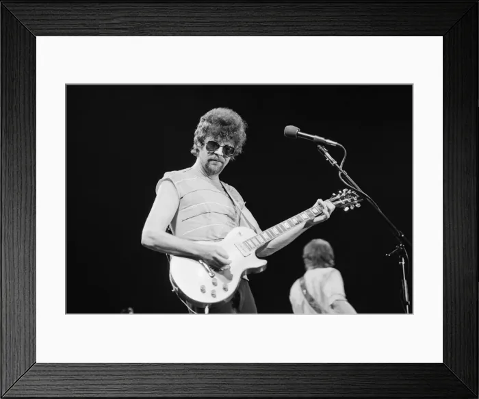 Framed Print : Picture shows Jeff Lynne, lead singer and songwriter with The Electric Light Orchestra Framed Print : Picture shows Jeff Lynne, lead singer and songwriter with The Electric Light Orchestra