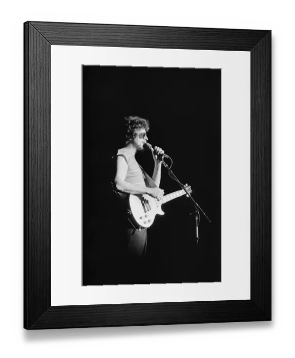 Framed Print : Picture shows Jeff Lynne, lead singer and songwriter with The Electric Light Orchestra