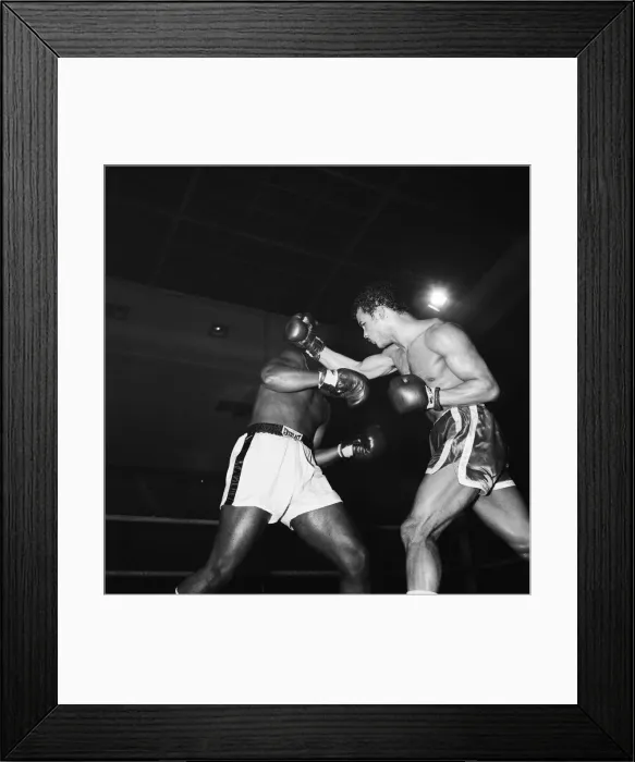 Framed Print : John Conteh vs Dave Matthews, non title fight at the Ice Stadium, Nottingham, England Framed Print : John Conteh vs Dave Matthews, non title fight at the Ice Stadium, Nottingham, England