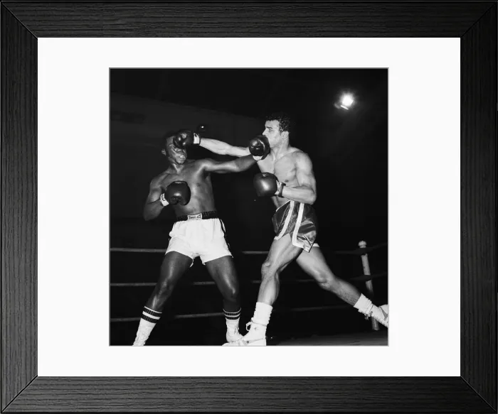 Framed Print : John Conteh vs Dave Matthews, non title fight at the Ice Stadium, Nottingham, England Framed Print : John Conteh vs Dave Matthews, non title fight at the Ice Stadium, Nottingham, England