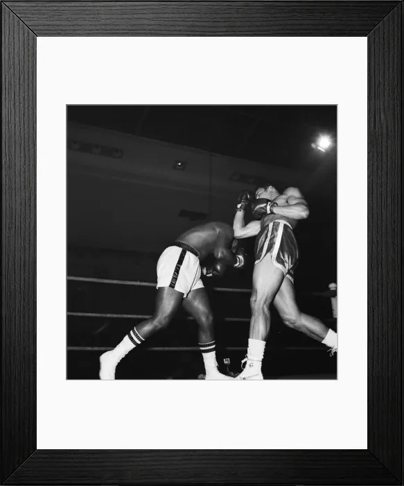 Framed Print : John Conteh vs Dave Matthews, non title fight at the Ice Stadium, Nottingham, England Framed Print : John Conteh vs Dave Matthews, non title fight at the Ice Stadium, Nottingham, England