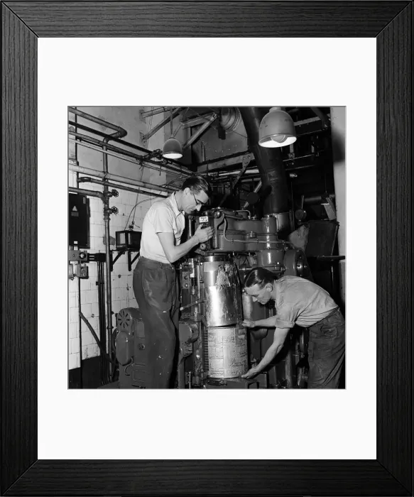 Framed Print : Production of the Daily Mirror newspaper, Geraldine House, Fetter Lane, London Framed Print : Production of the Daily Mirror newspaper, Geraldine House, Fetter Lane, London