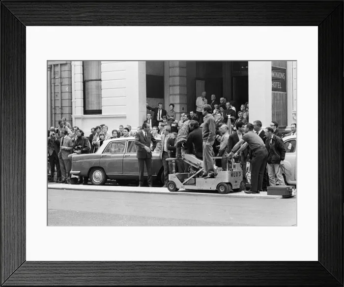 Framed Print : Brigitte Bardot, French actress, filming outside the Windsor Hotel, Lancaster Gate