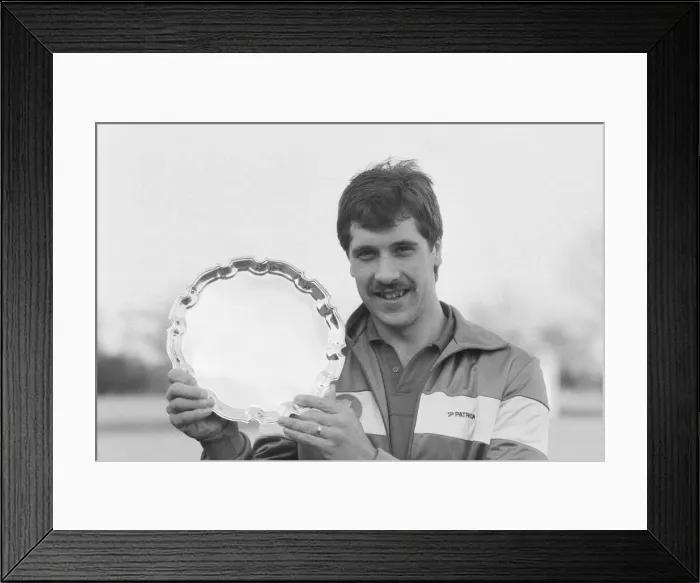 Framed Print : David Seaman, Goalkeeper, with his Young Player Of The Month Award for December 1985